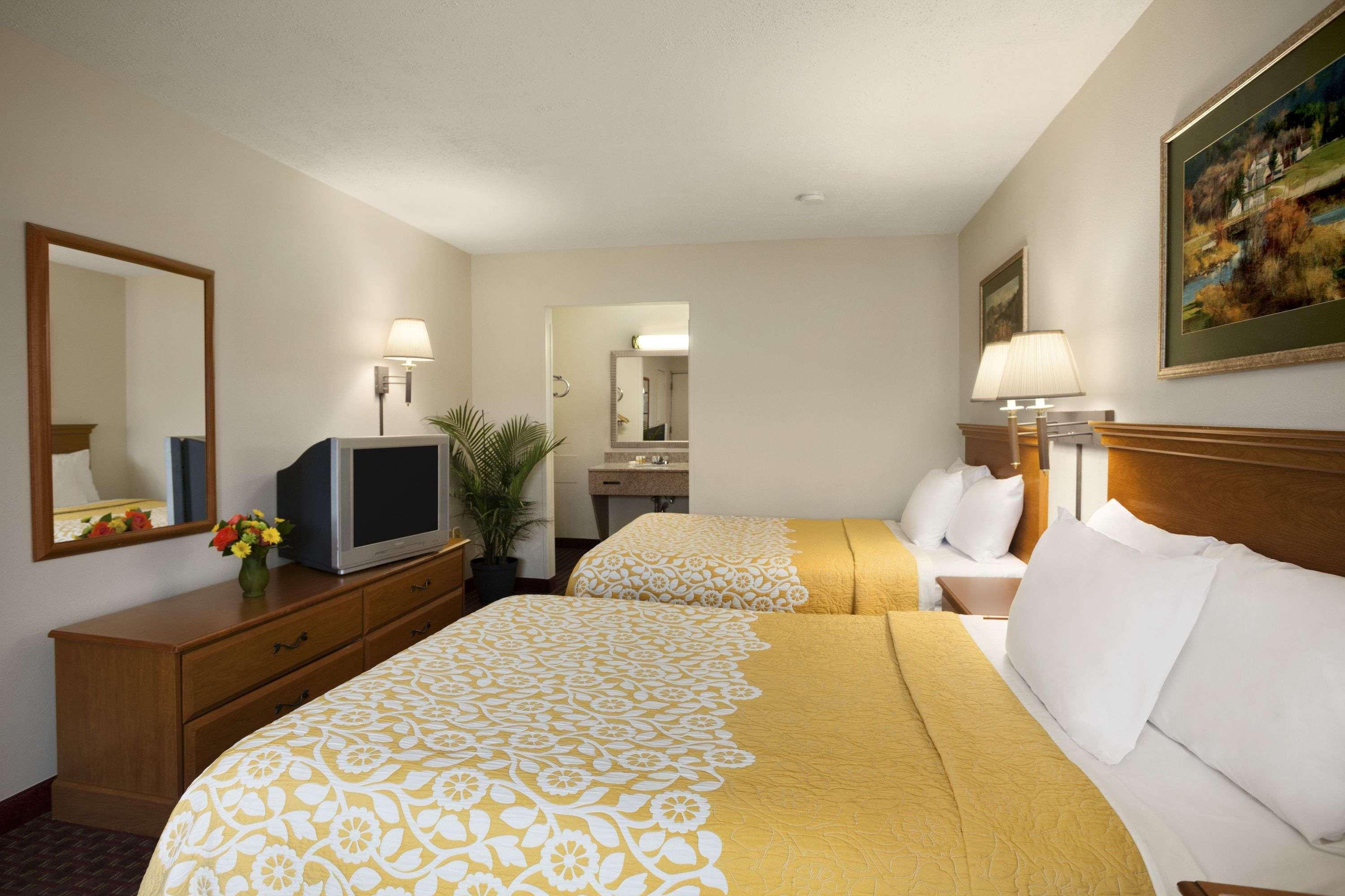 Days Inn By Wyndham Westend Alexandria,Va Washington Dc Area Buitenkant foto