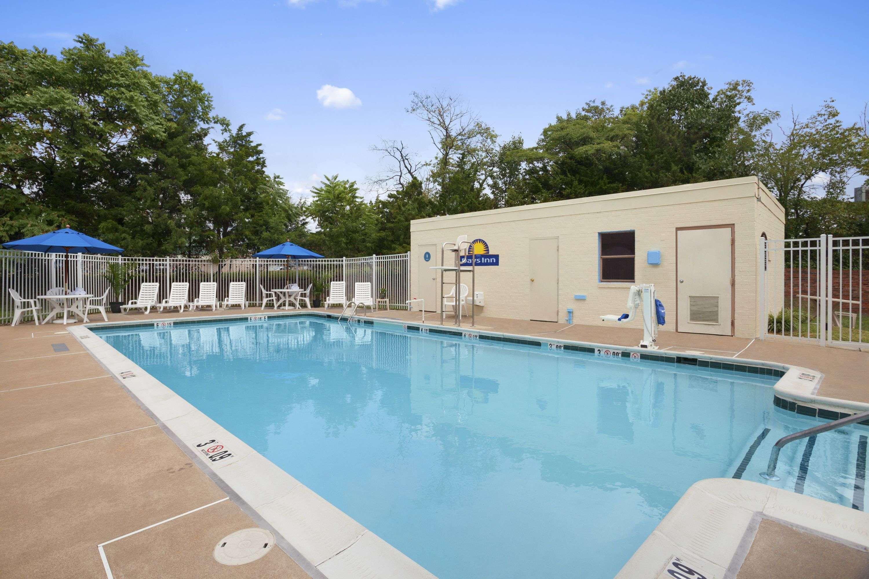 Days Inn By Wyndham Westend Alexandria,Va Washington Dc Area Buitenkant foto