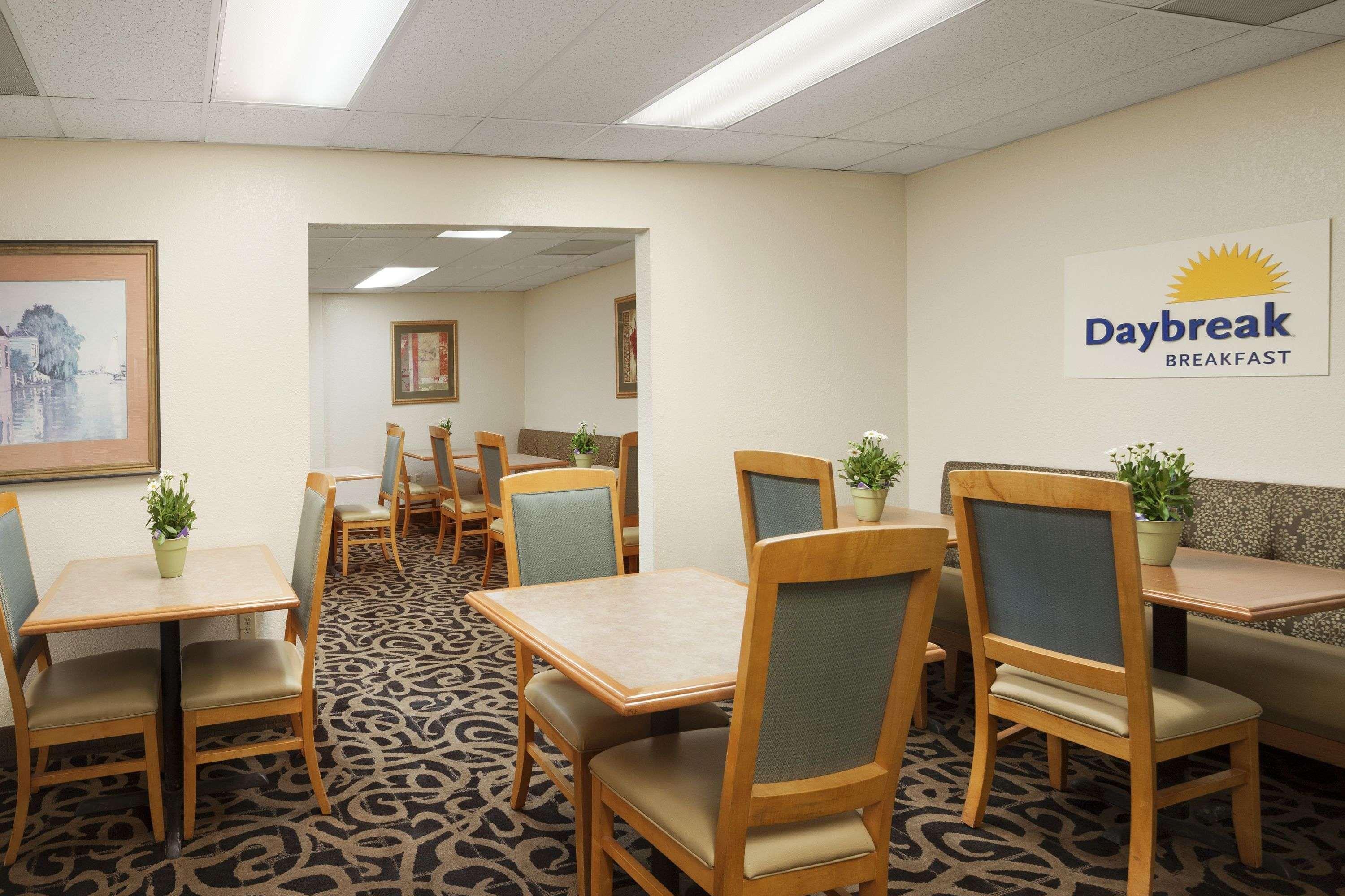 Days Inn By Wyndham Westend Alexandria,Va Washington Dc Area Buitenkant foto