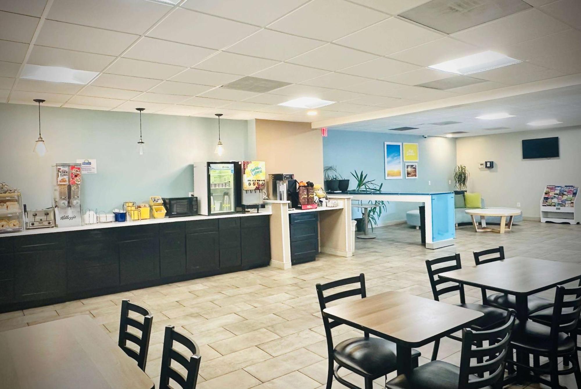 Days Inn By Wyndham Westend Alexandria,Va Washington Dc Area Buitenkant foto