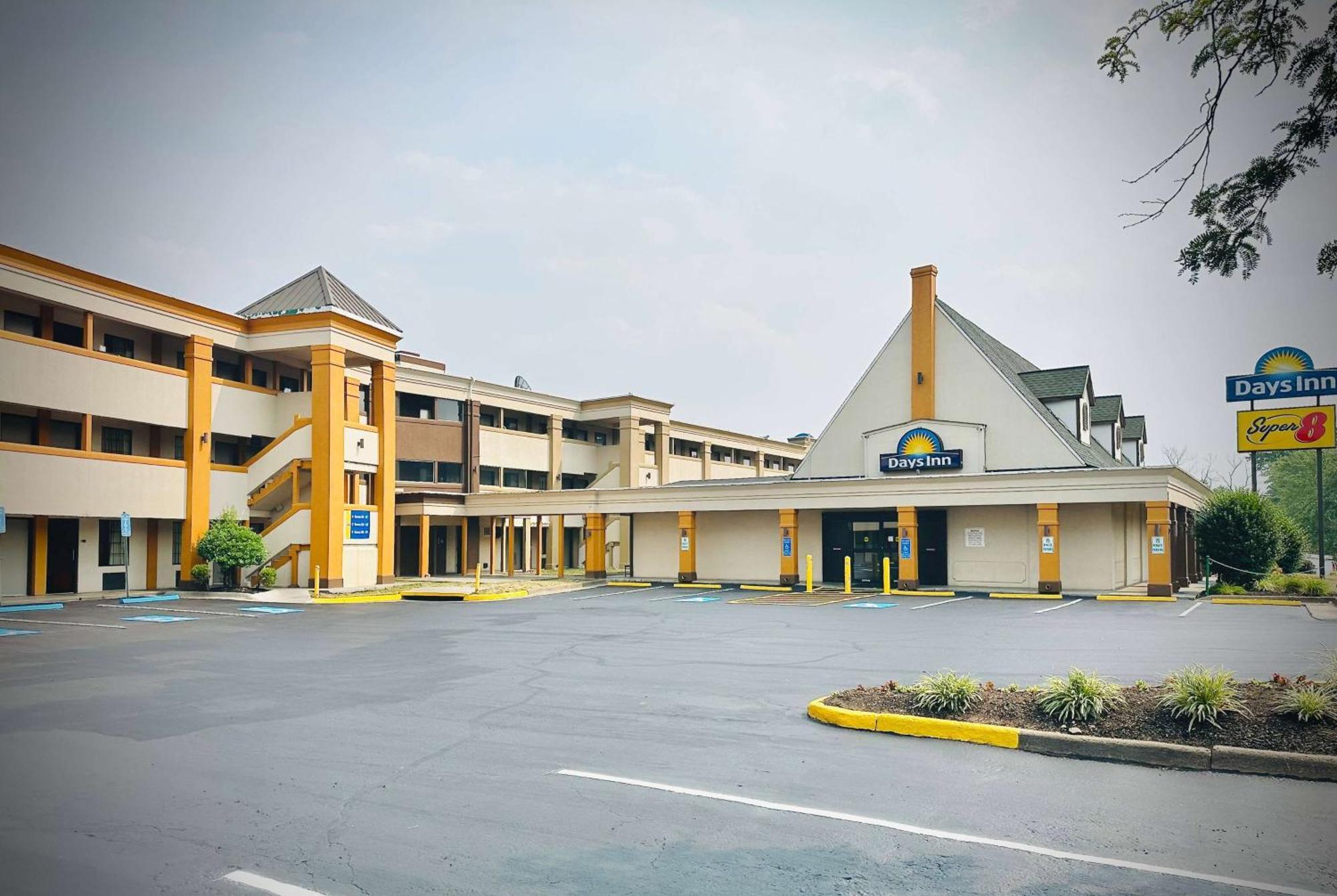 Days Inn By Wyndham Westend Alexandria,Va Washington Dc Area Buitenkant foto